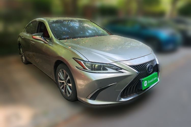 Used Lexus ES 2018 300h Premier Edition China V Standard Front Right 45 Deg