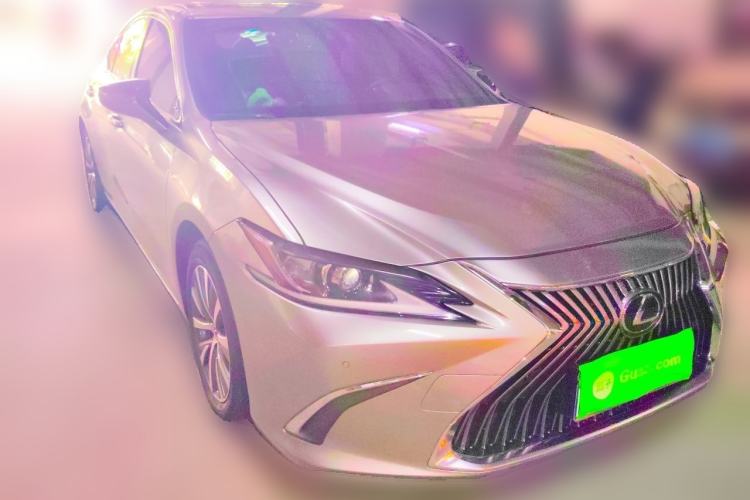 Used Lexus ES 2018 200 Excellence Edition China V Standard Front Right 45 Deg