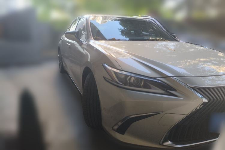Used Lexus ES 2018 300h Premier Edition China VI Standard Front Right 45 Deg
