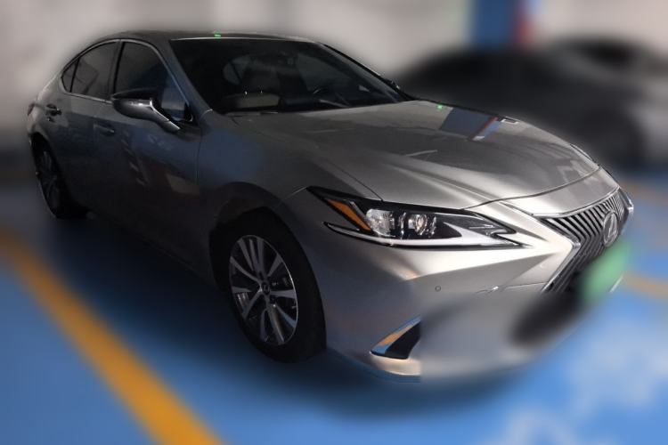 Used Lexus ES 2018 200 Excellence Edition China VI Standard Front Right 45 Deg