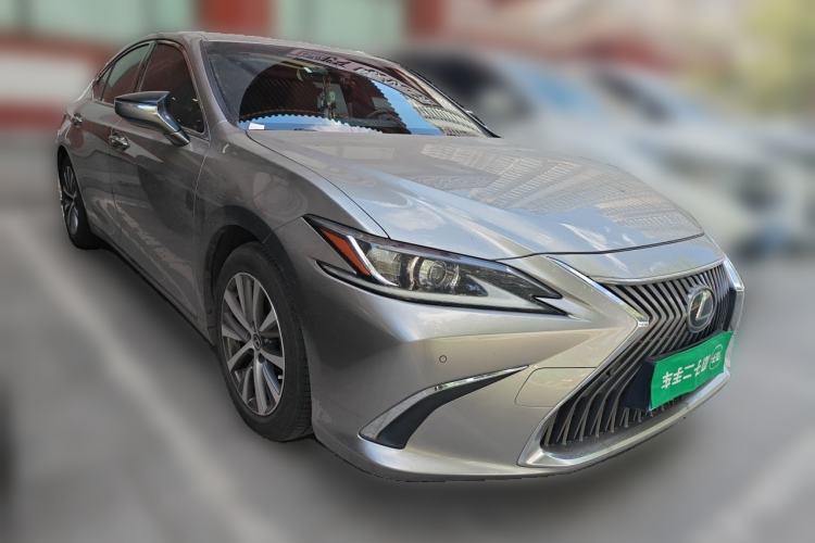 Used Lexus ES 2018 200 Excellence Edition China V Standard Front Right 45 Deg