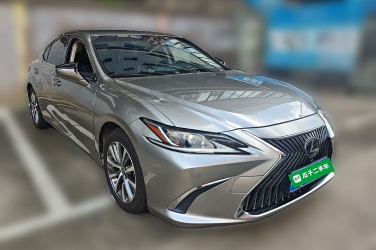 Used Lexus ES 2018 200 Excellence Edition China V Standard Front Right 45 Deg