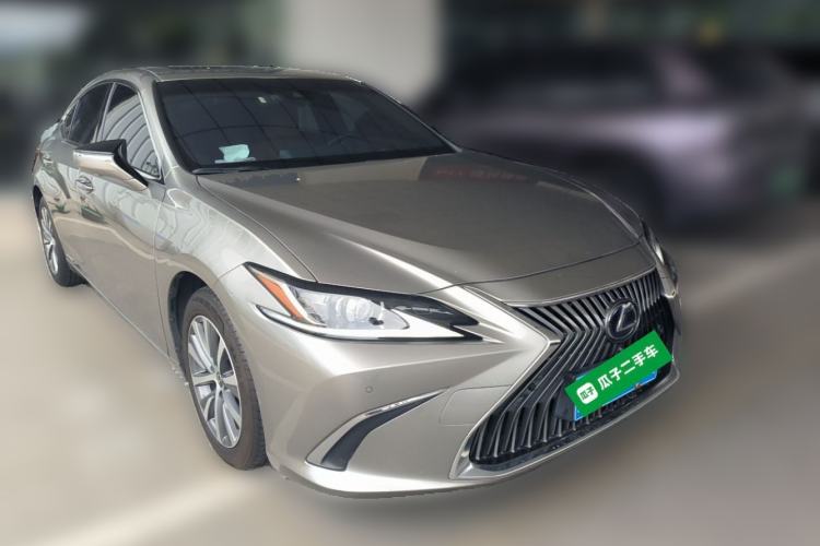 Used Lexus ES 2018 300h Premier Edition China VI Standard Front Right 45 Deg