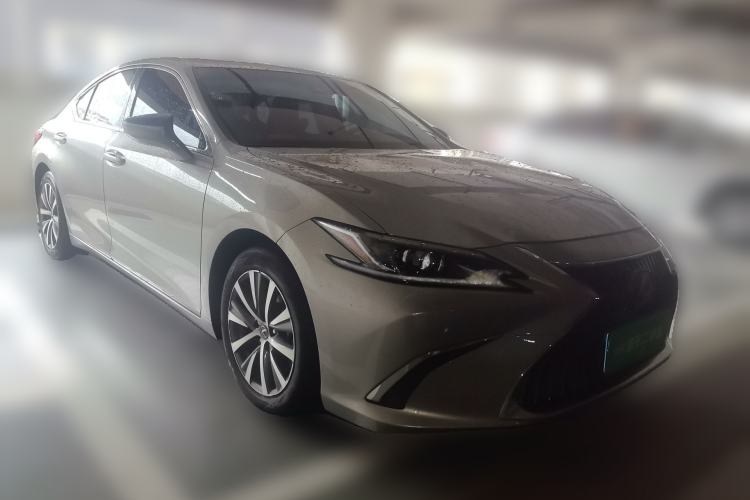 Used Lexus ES 2018 260 Excellence Edition China V Standard Front Right 45 Deg