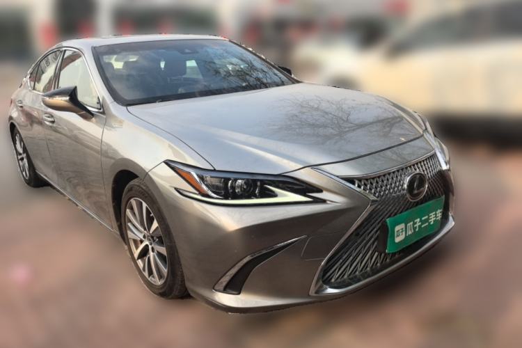 Used Lexus ES 2018 200 Excellence Edition China V Standard Front Right 45 Deg
