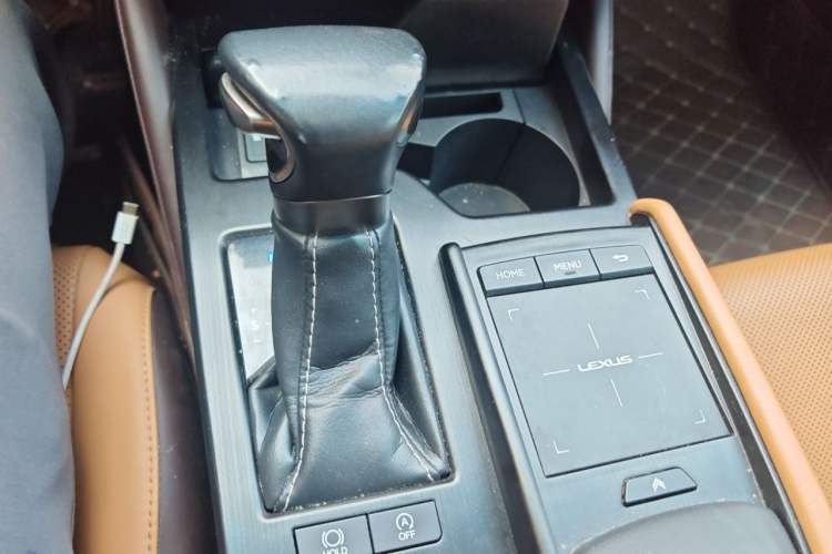 Used Lexus ES 2018 200 Excellence Edition China VI Standard Gear Lever