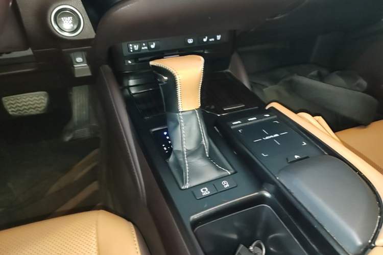 Used Lexus ES 2018 200 Luxury Edition China V Standard Gear Lever