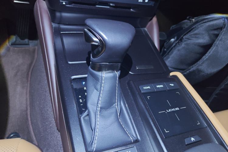 Used Lexus ES 2018 300h Premier Edition China V Standard Gear Lever