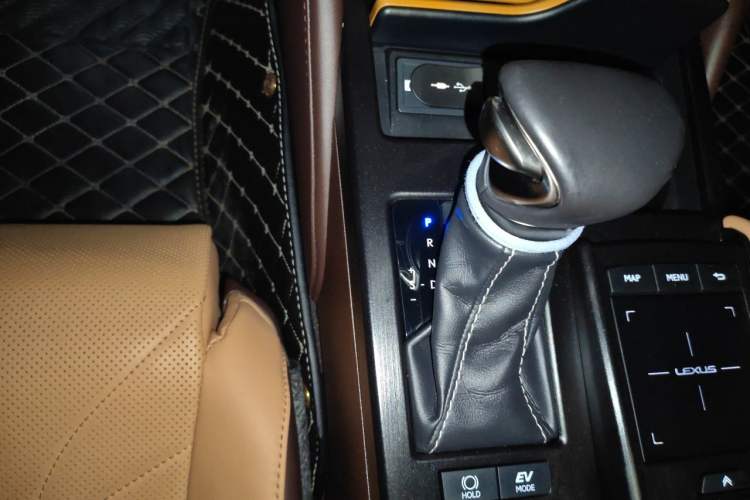 Used Lexus ES 2018 300h Executive Version China V Standard Gear Lever