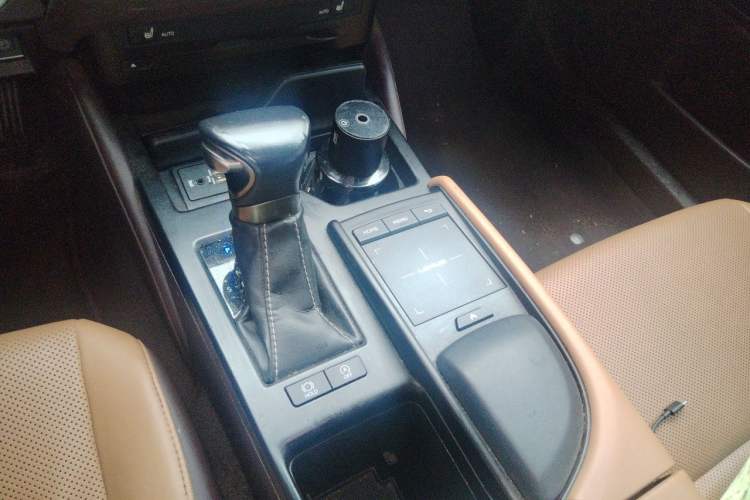 Used Lexus ES 2018 200 Excellence Edition China V Standard Gear Lever