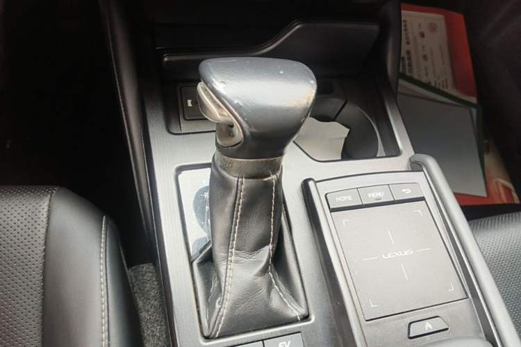 Used Lexus ES 2018 300h Premier Edition China VI Standard Gear Lever