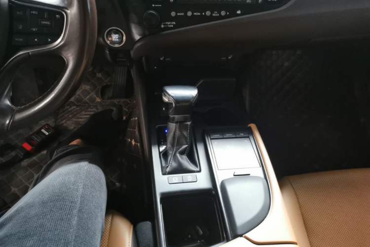Used Lexus ES 2018 200 Excellence Edition China V Standard Gear Lever
