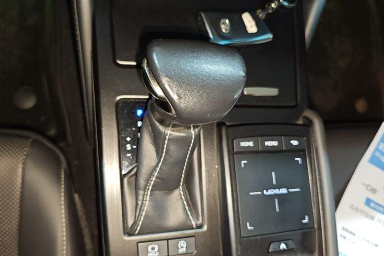 Used Lexus ES 2018 260 Excellence Edition China VI Standard Gear Lever