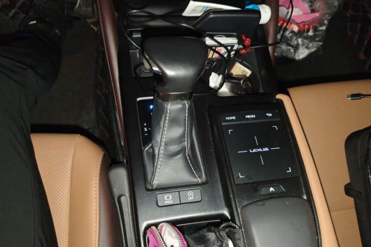 Used Lexus ES 2018 200 Excellence Edition China VI Standard Gear Lever