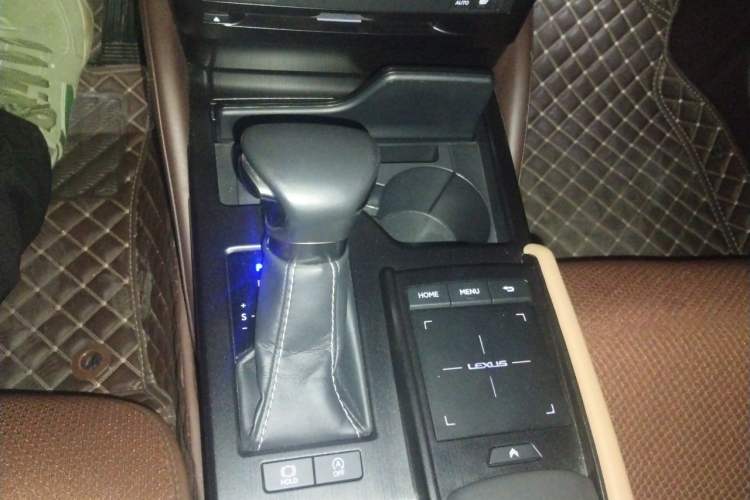 Used Lexus ES 2018 200 Excellence Edition China VI Standard Gear Lever