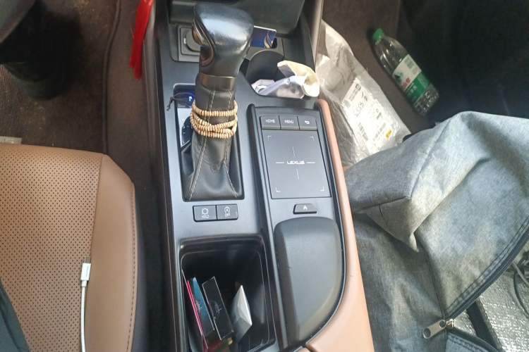 Used Lexus ES 2018 200 Excellence Edition China V Standard Gear Lever