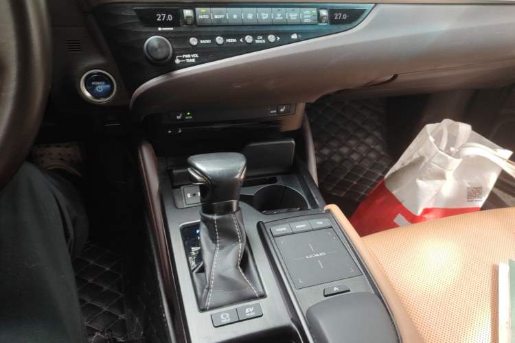 Used Lexus ES 2018 300h Premier Edition China V Standard Gear Lever