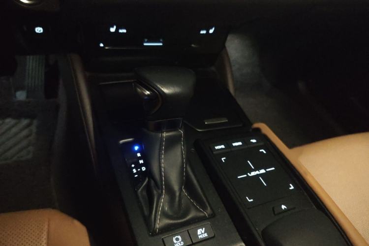 Used Lexus ES 2018 300h Premier Edition China V Standard Gear Lever