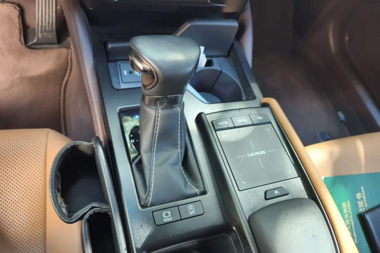 Used Lexus ES 2018 200 Excellence Edition China VI Standard Gear Lever