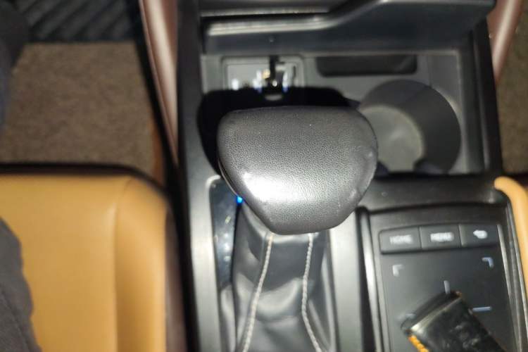 Used Lexus ES 2018 300h Premier Edition China VI Standard Gear Lever