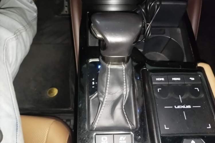 Used Lexus ES 2018 300h Premier Edition China V Standard Gear Lever