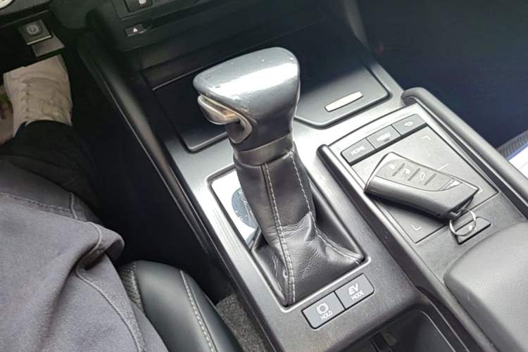 Used Lexus ES 2018 300h Premier Edition China VI Standard Gear Lever