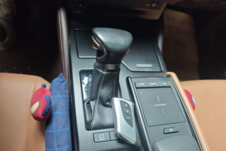 Used Lexus ES 2018 200 Excellence Edition China VI Standard Gear Lever