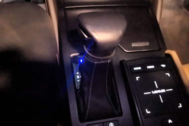 Used Lexus ES 2018 200 Excellence Edition China VI Standard Gear Lever