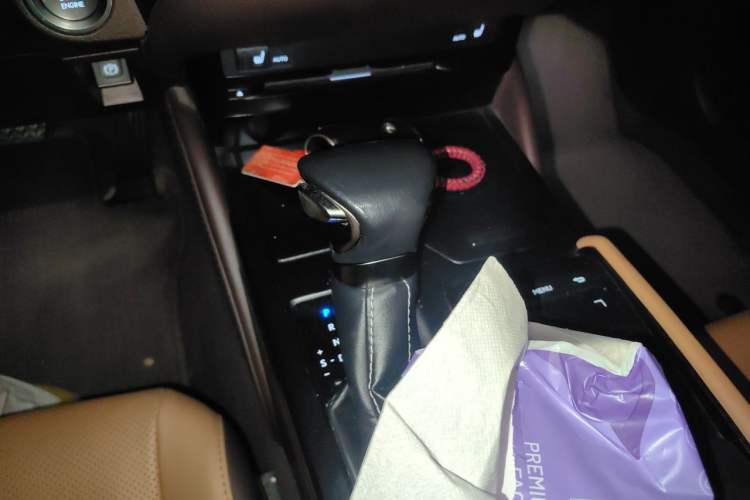 Used Lexus ES 2018 200 Excellence Edition China VI Standard Gear Lever