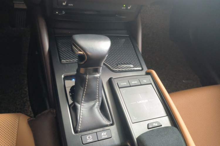 Used Lexus ES 2018 300h Premier Edition China VI Standard Gear Lever