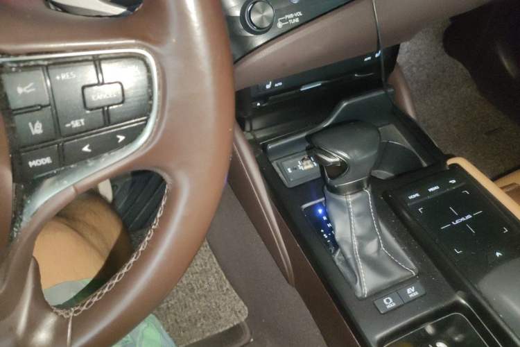 Used Lexus ES 2018 300h Premier Edition China V Standard Gear Lever