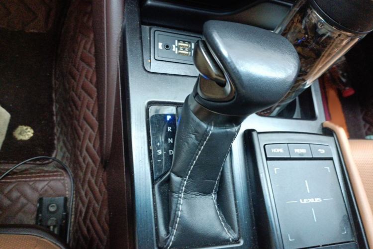 Used Lexus ES 2018 300h Premier Edition China VI Standard Gear Lever