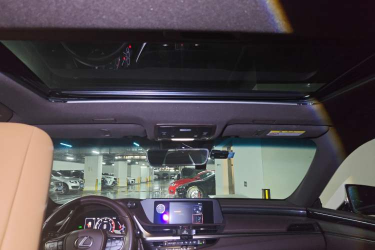 Used Lexus ES 2018 300h Premier Edition China V Standard Headliner