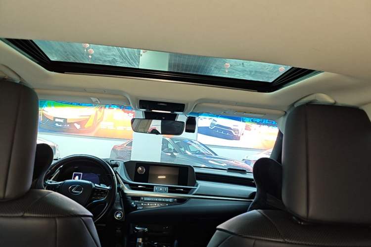 Used Lexus ES 2018 260 Excellence Edition China VI Standard Headliner