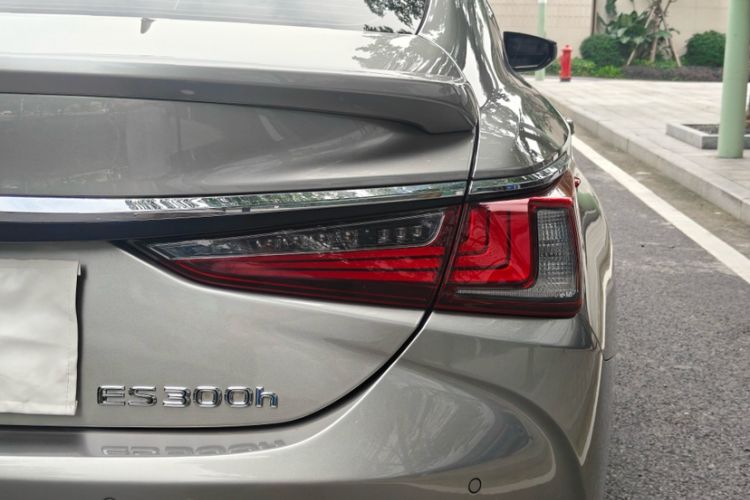 Used Lexus ES 2018 300h Premier Edition China VI Standard Interior 10