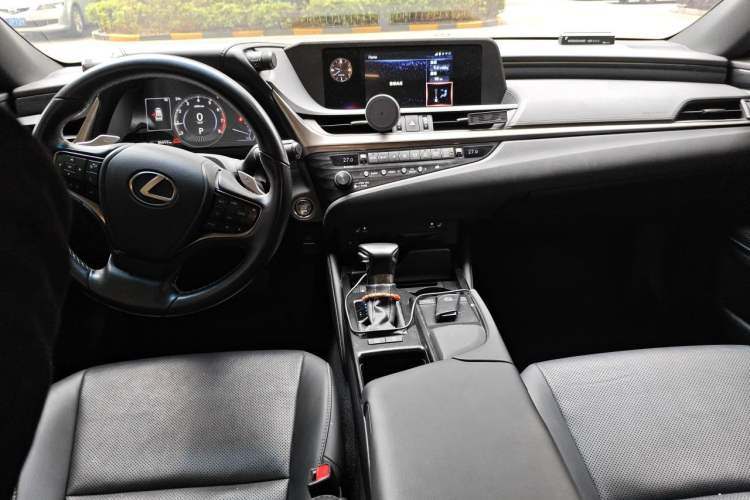 Used Lexus ES 2018 200 Excellence Edition China V Standard Interior 2