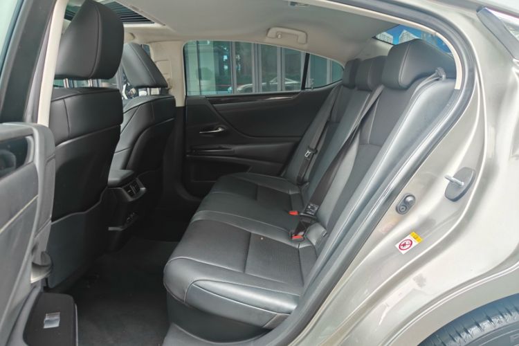 Used Lexus ES 2018 300h Premier Edition China VI Standard Interior 2