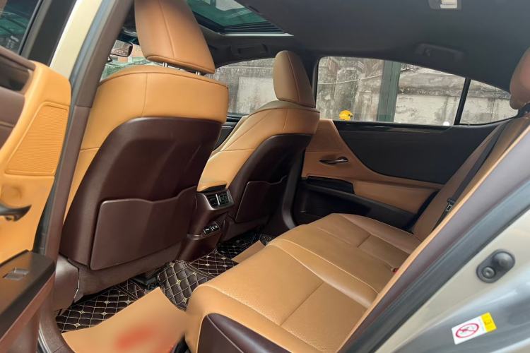 Used Lexus ES 2018 200 Excellence Edition China V Standard Interior 2