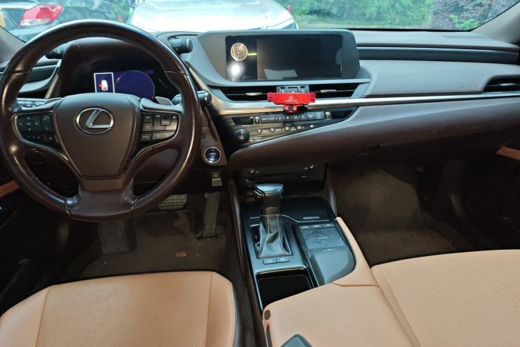 Used Lexus ES 2018 300h Premier Edition China VI Standard Interior 2