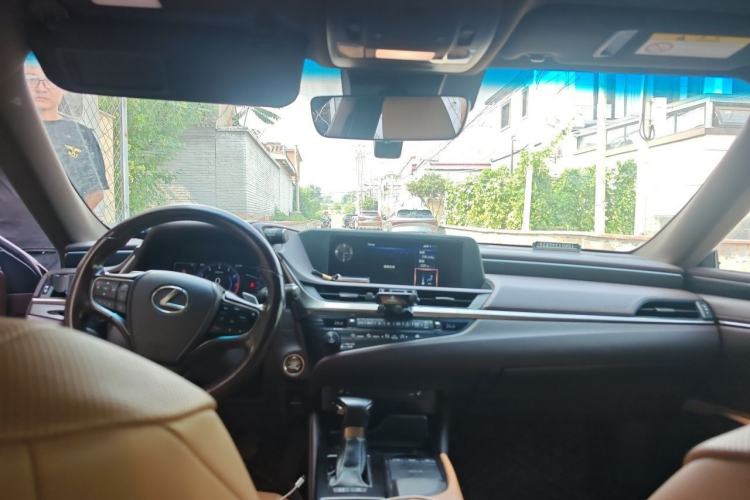 Used Lexus ES 2018 200 Excellence Edition China VI Standard Interior 2