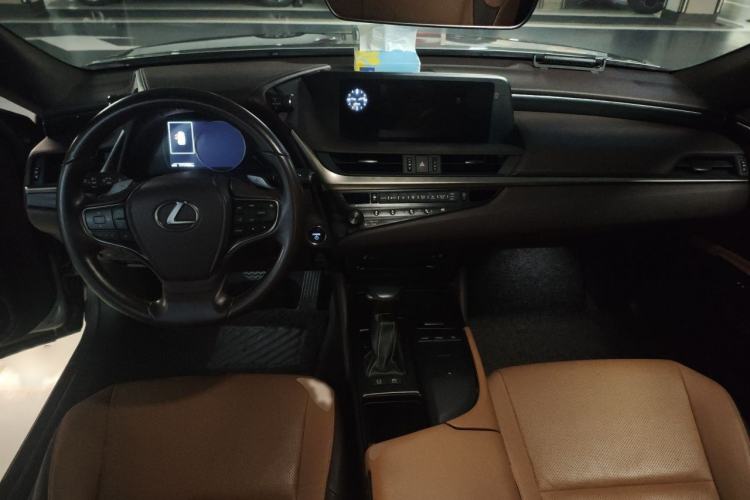 Used Lexus ES 2018 300h Premier Edition China V Standard Interior 2