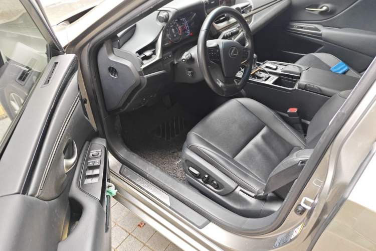 Used Lexus ES 2018 200 Excellence Edition China V Standard Interior 3