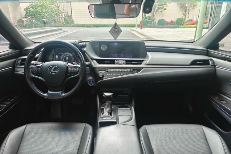 Used Lexus ES 2018 300h Premier Edition China VI Standard Interior 3