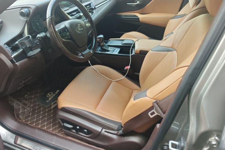 Used Lexus ES 2018 200 Excellence Edition China VI Standard Interior 3
