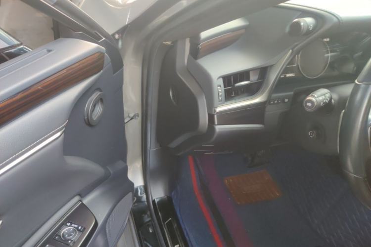 Used Lexus ES 2018 200 Luxury Edition China V Standard Interior 3