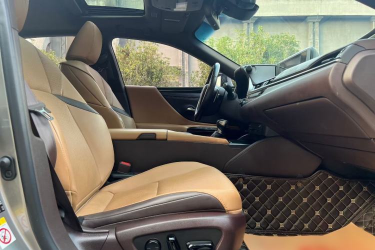 Used Lexus ES 2018 200 Excellence Edition China V Standard Interior 4