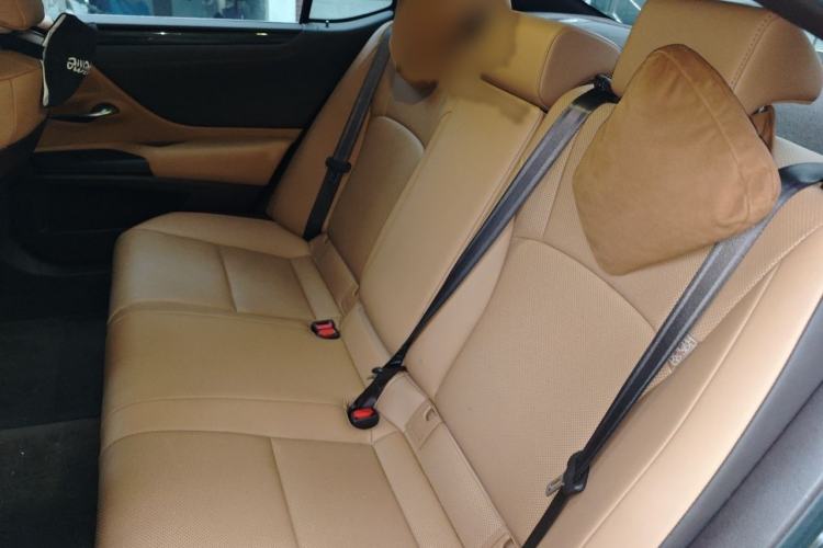 Used Lexus ES 2018 300h Premier Edition China VI Standard Interior 4