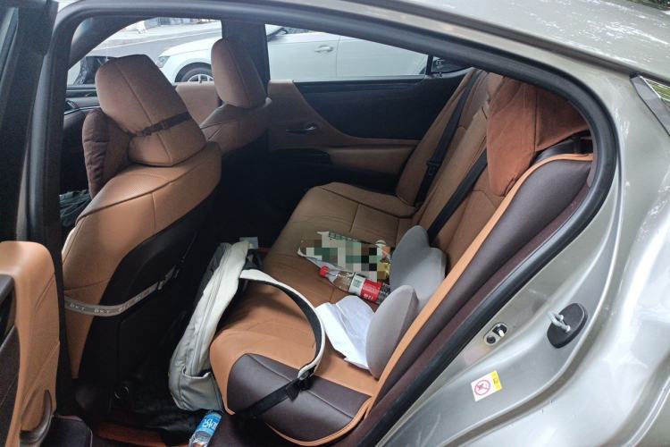 Used Lexus ES 2018 300h Premier Edition China VI Standard Interior 4