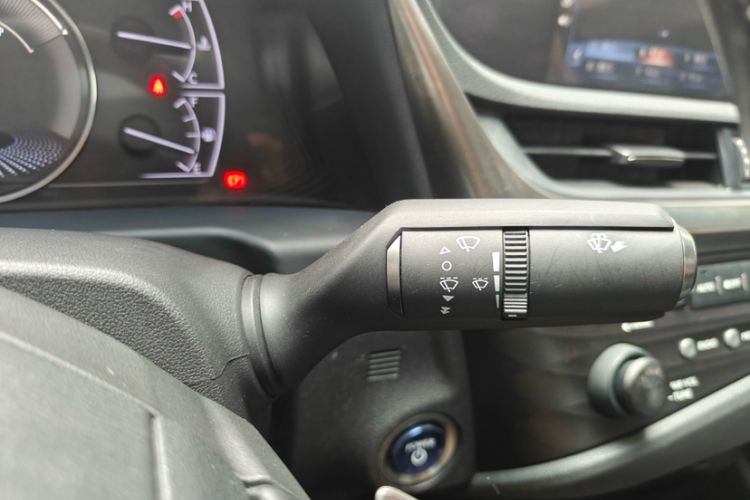 Used Lexus ES 2018 300h Premier Edition China VI Standard Interior 5