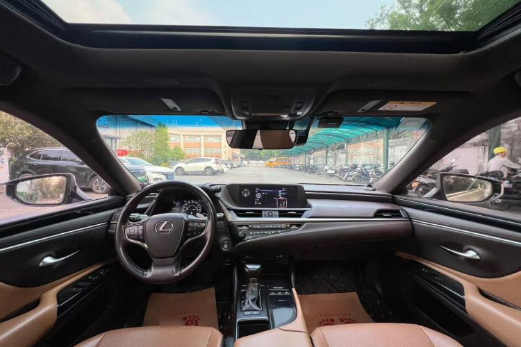 Used Lexus ES 2018 200 Excellence Edition China V Standard Interior 5